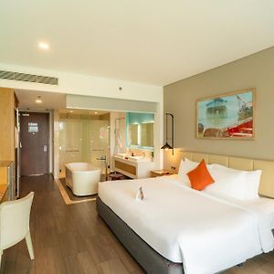 Premium City View Grand King Bed